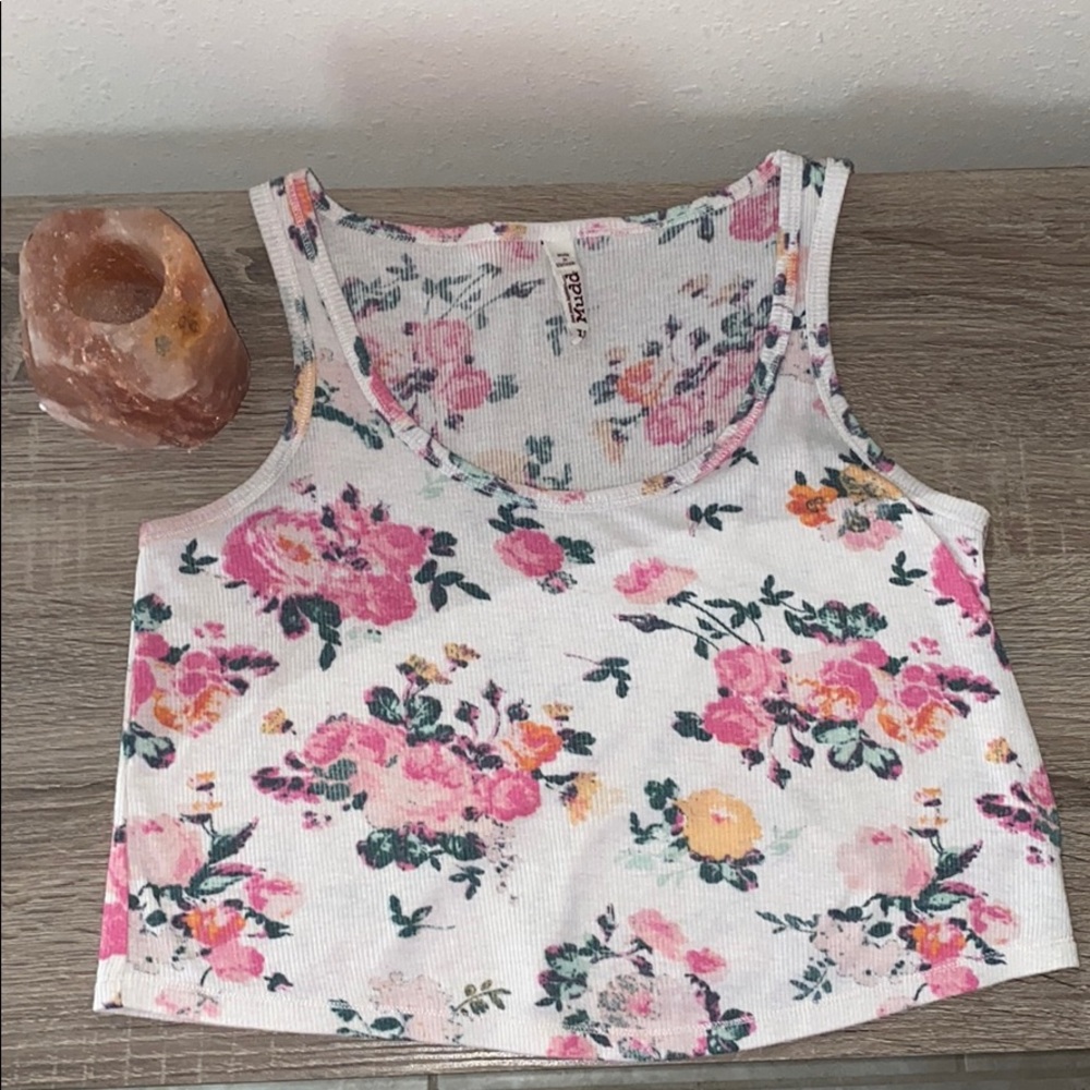 Mudd floral crop top size XS.